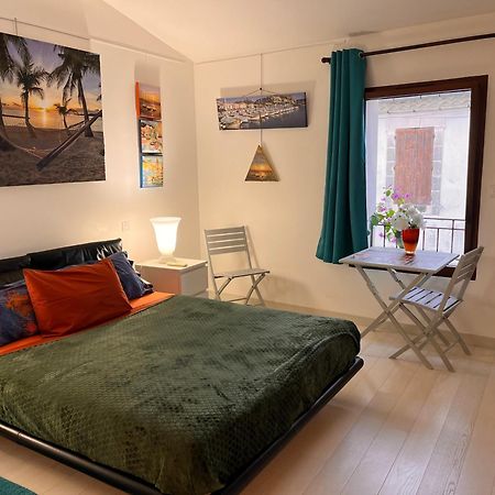 Chambre Cozy Spacieuse, Intra-Muros, Clim, Parking Aigues-Mortes Esterno foto