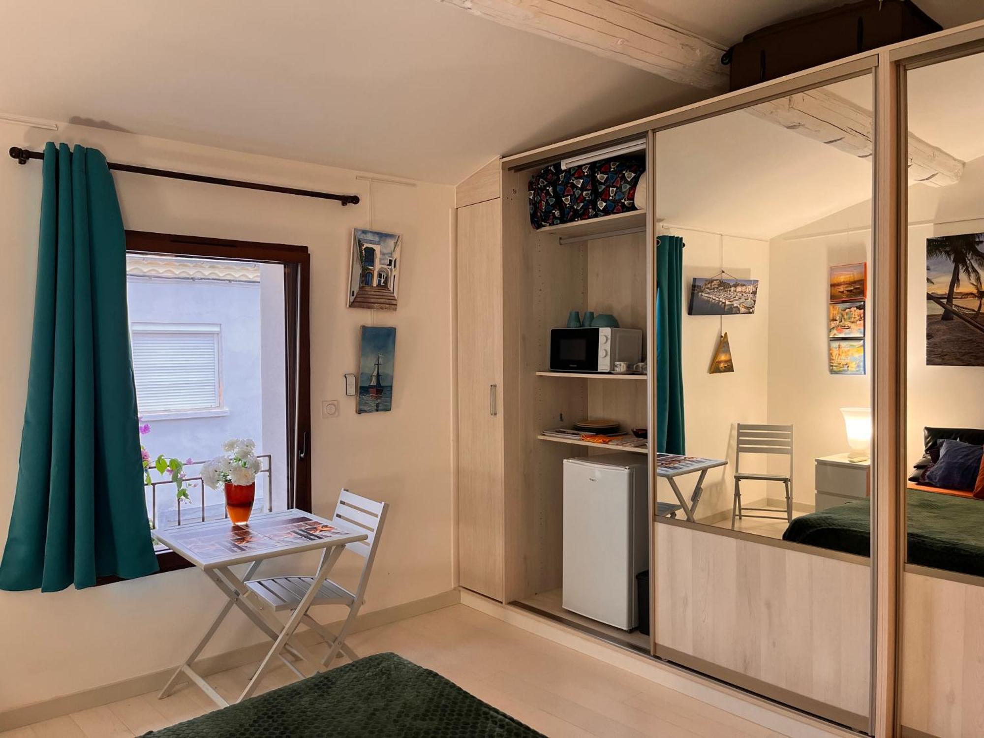 Chambre Cozy Spacieuse, Intra-Muros, Clim, Parking Aigues-Mortes Esterno foto